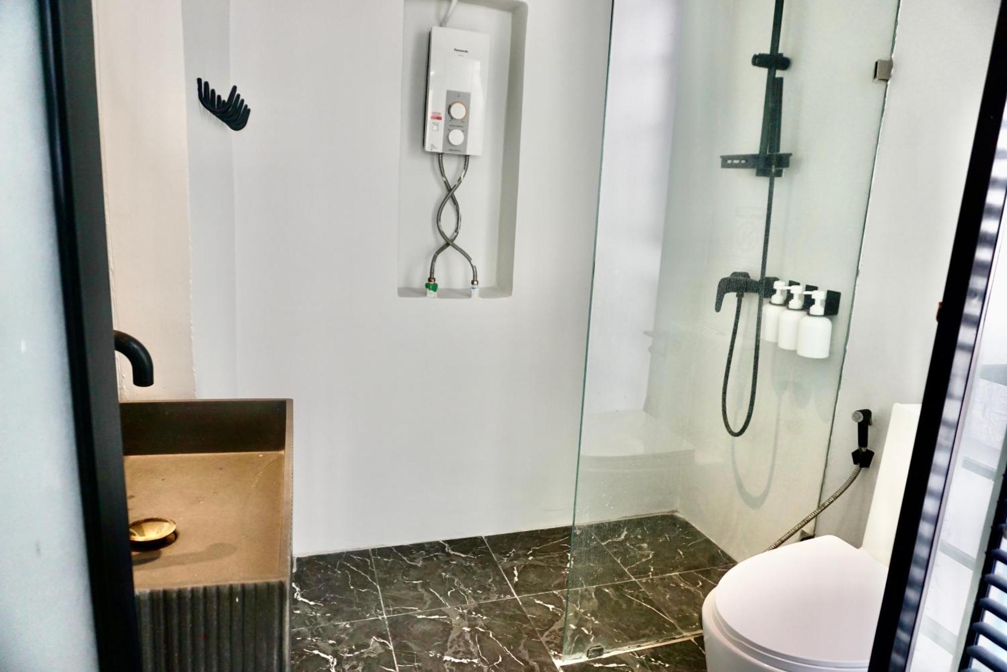 Hip And Funky Apartment Silom Soi 3, With Rooftop View Банкок Екстериор снимка
