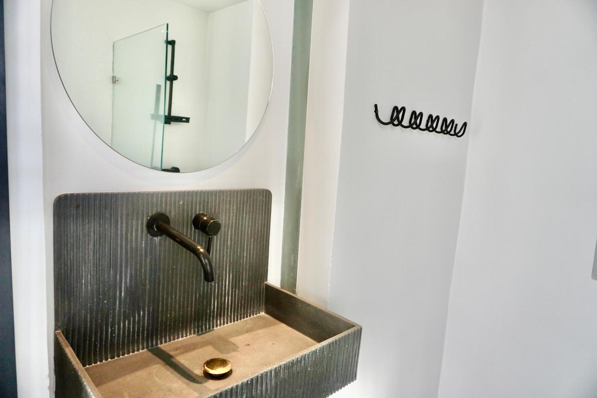 Hip And Funky Apartment Silom Soi 3, With Rooftop View Банкок Екстериор снимка