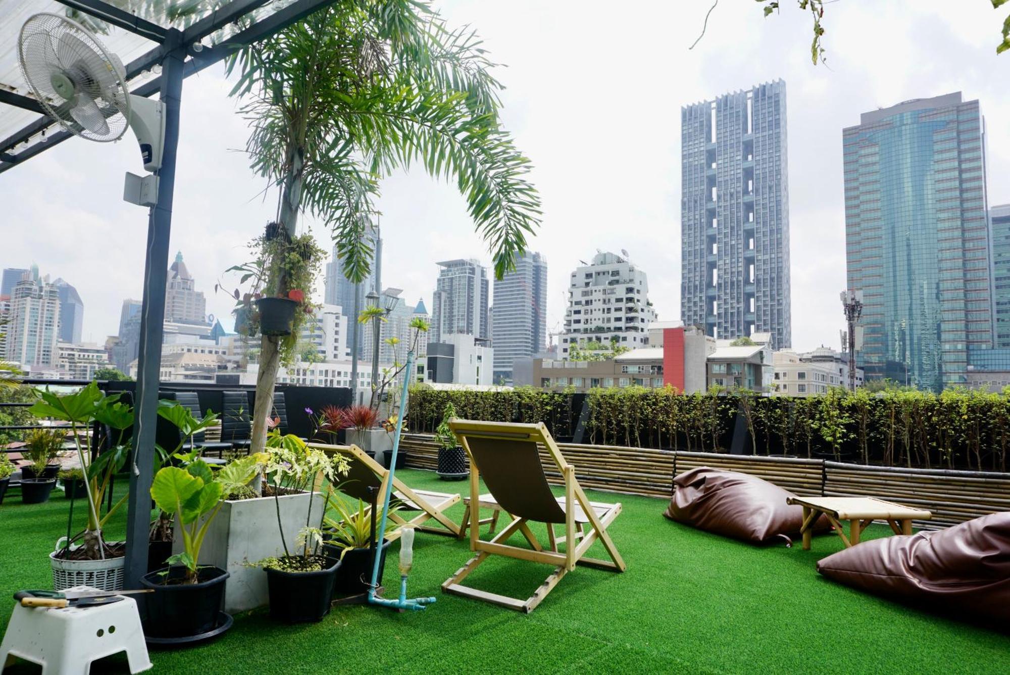 Hip And Funky Apartment Silom Soi 3, With Rooftop View Банкок Екстериор снимка