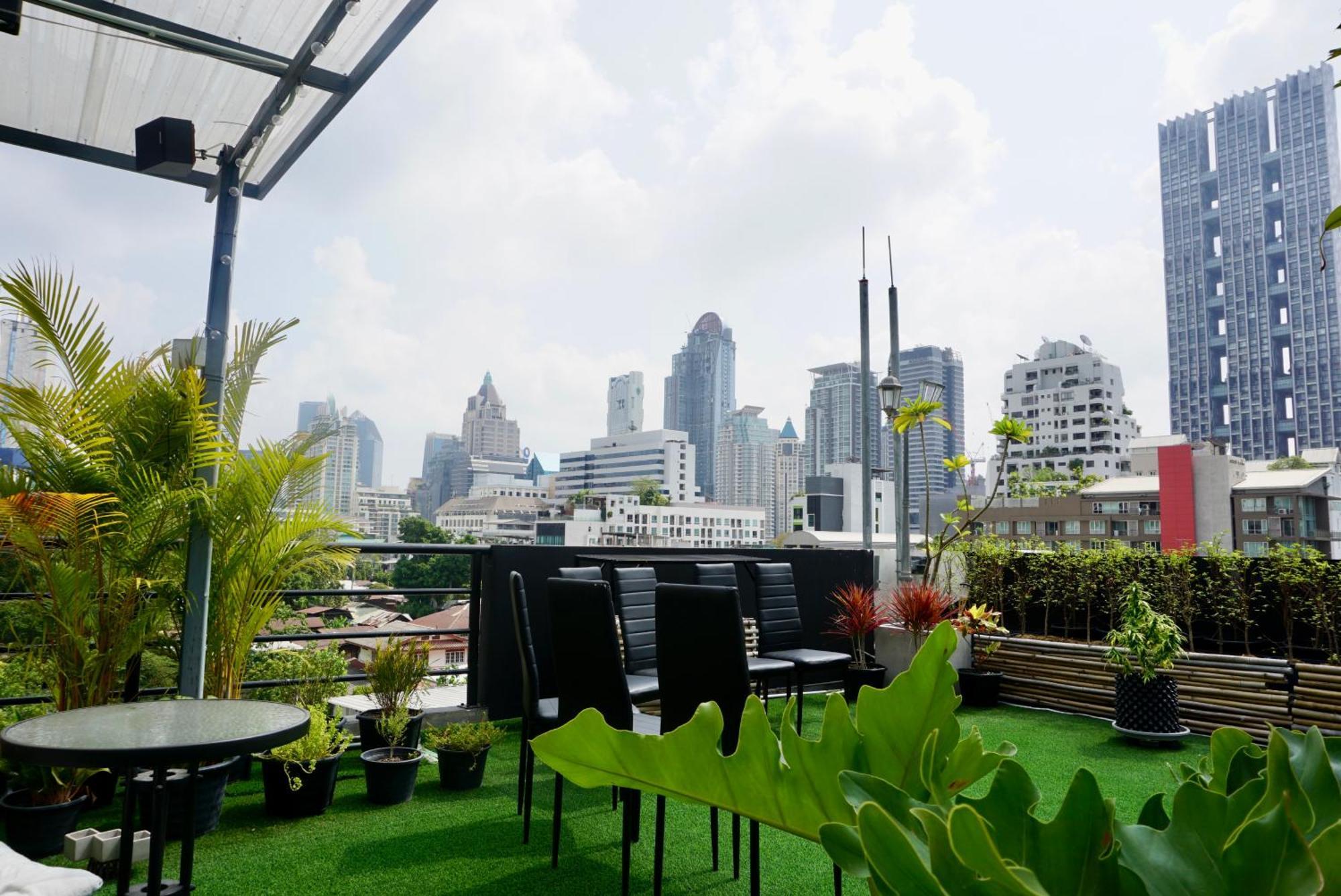 Hip And Funky Apartment Silom Soi 3, With Rooftop View Банкок Екстериор снимка