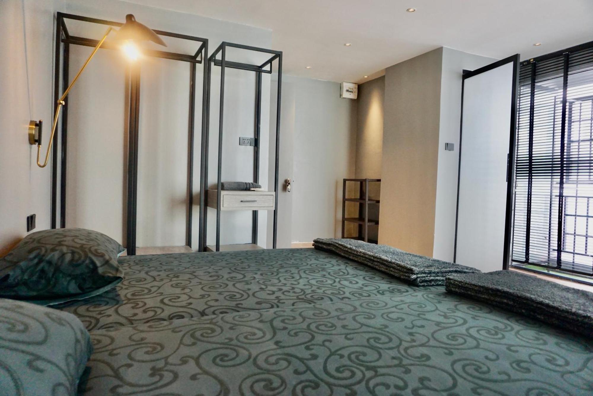 Hip And Funky Apartment Silom Soi 3, With Rooftop View Банкок Екстериор снимка