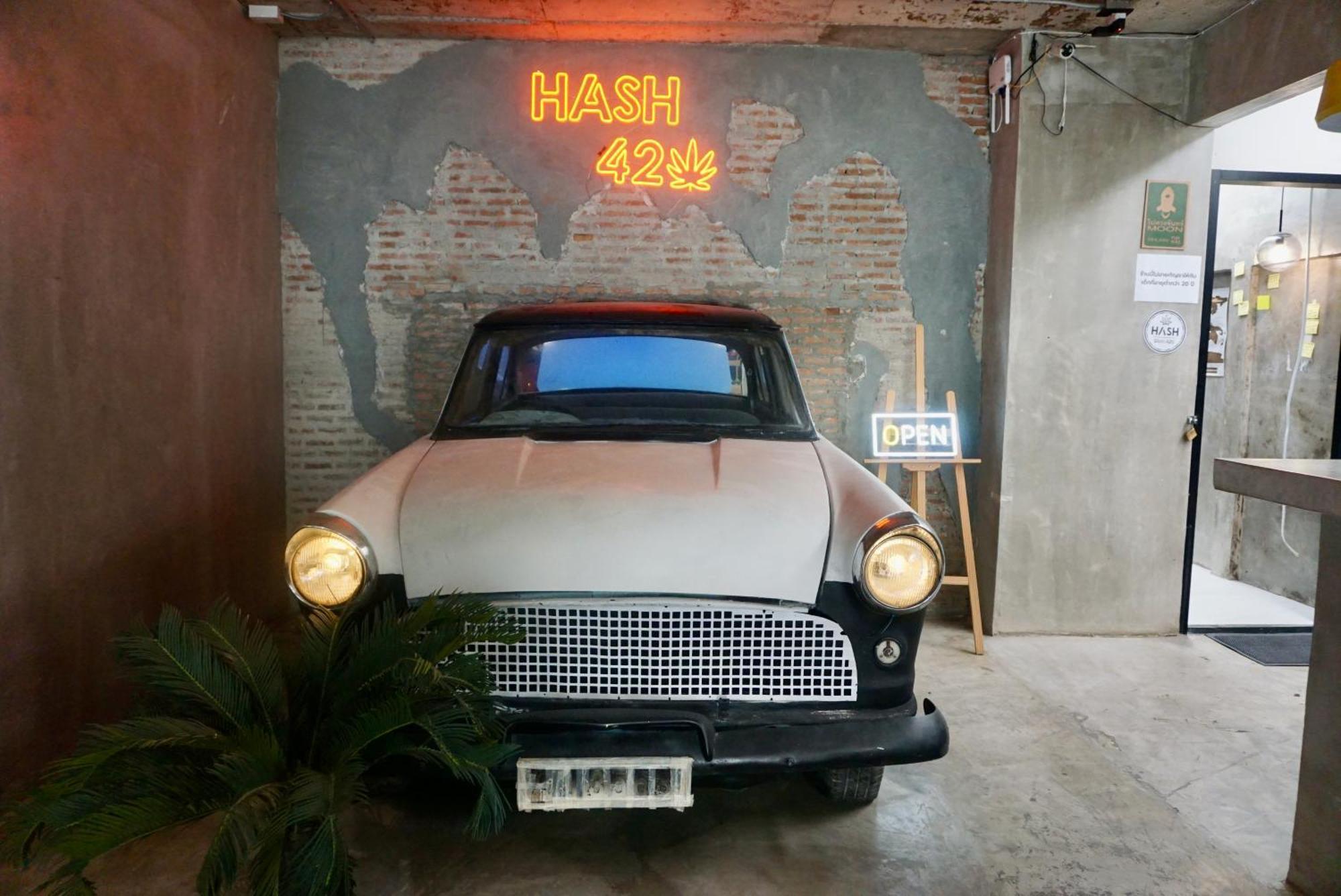 Hip And Funky Apartment Silom Soi 3, With Rooftop View Банкок Екстериор снимка