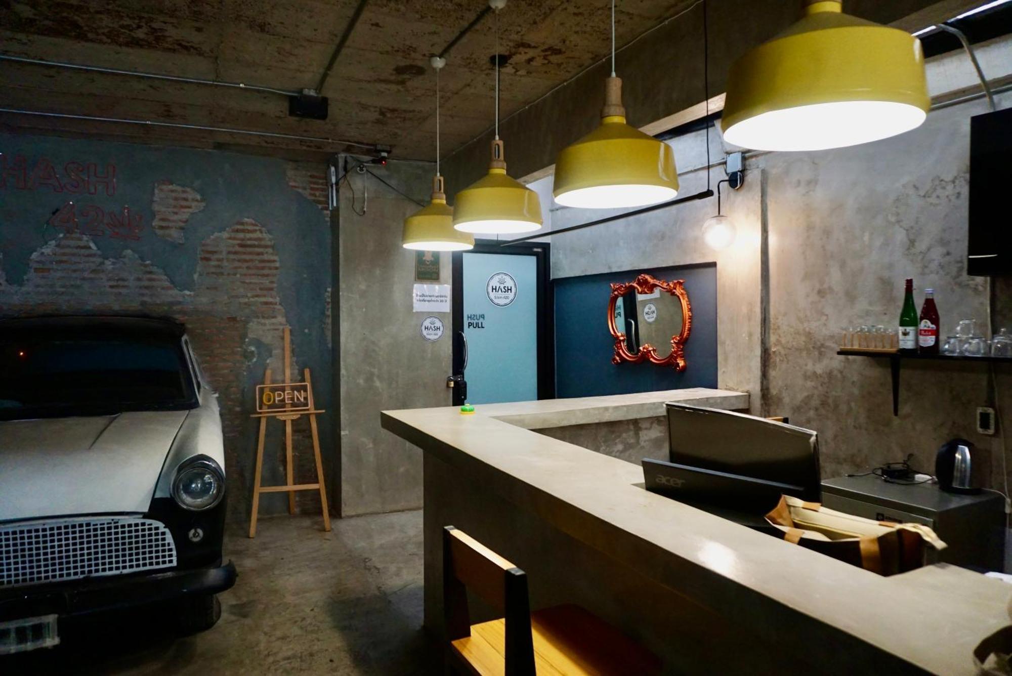 Hip And Funky Apartment Silom Soi 3, With Rooftop View Банкок Екстериор снимка