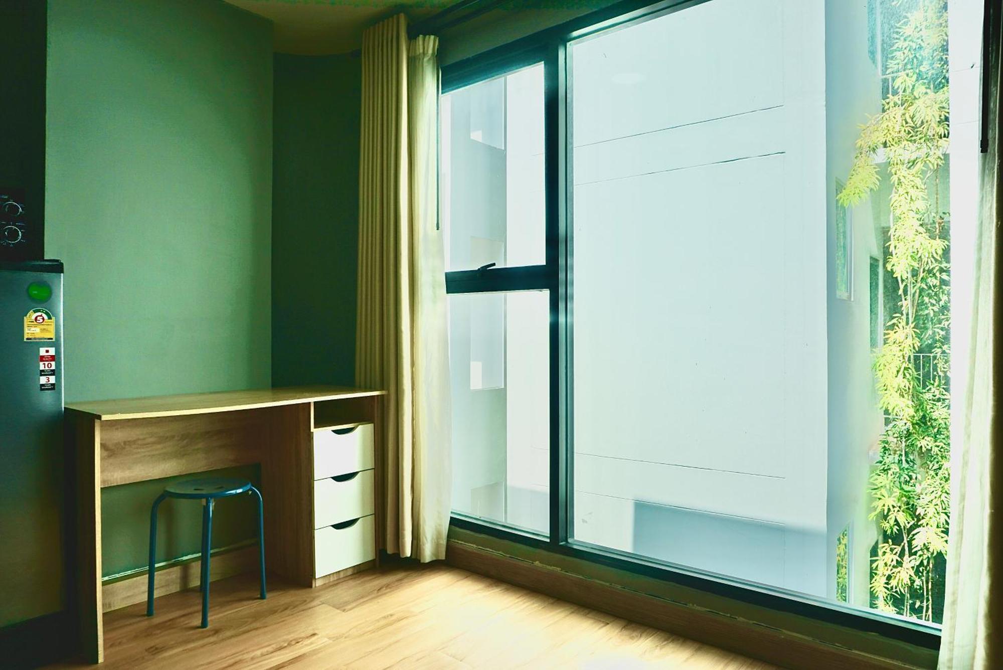 Hip And Funky Apartment Silom Soi 3, With Rooftop View Банкок Екстериор снимка