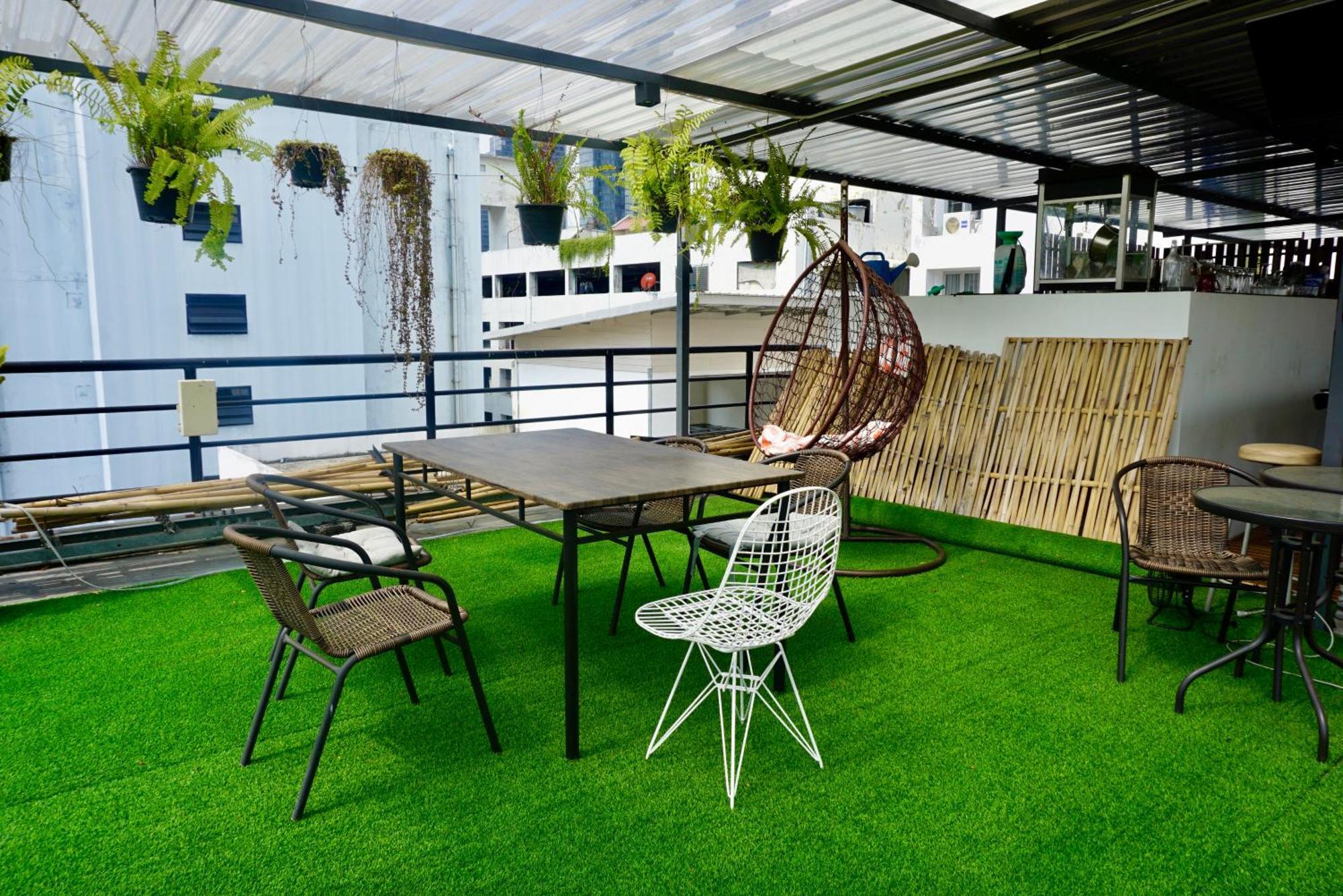 Hip And Funky Apartment Silom Soi 3, With Rooftop View Банкок Екстериор снимка
