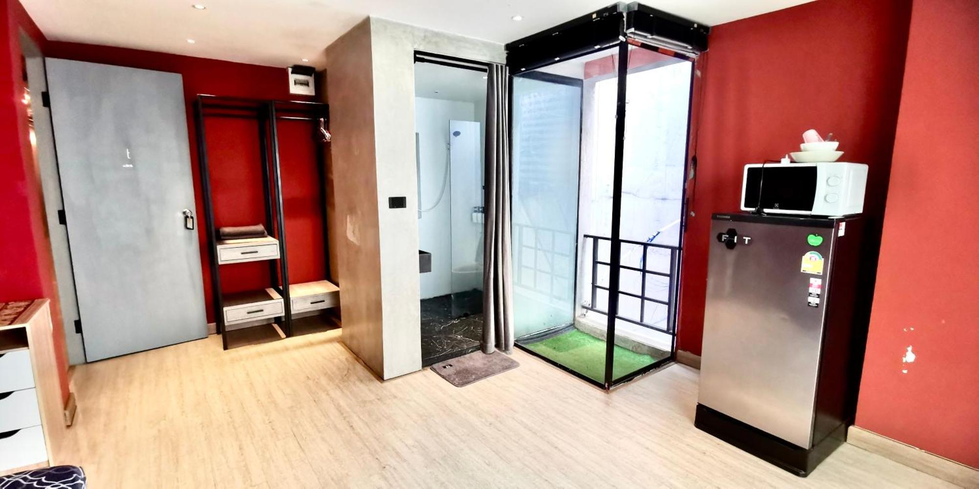 Hip And Funky Apartment Silom Soi 3, With Rooftop View Банкок Екстериор снимка