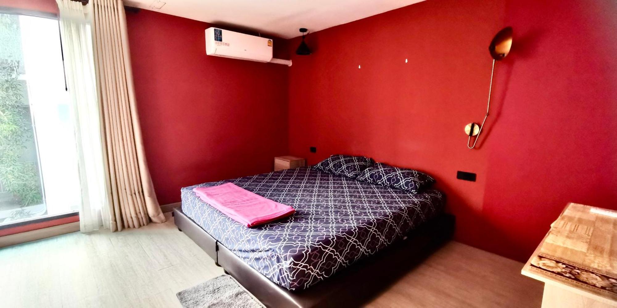 Hip And Funky Apartment Silom Soi 3, With Rooftop View Банкок Екстериор снимка
